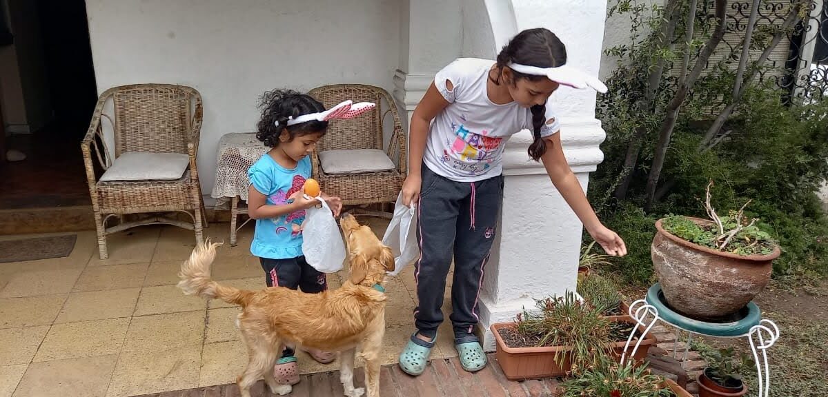 Valeria y Valentina, miembros del programa de inmigrantes disfrutando del domingo de Pascuas